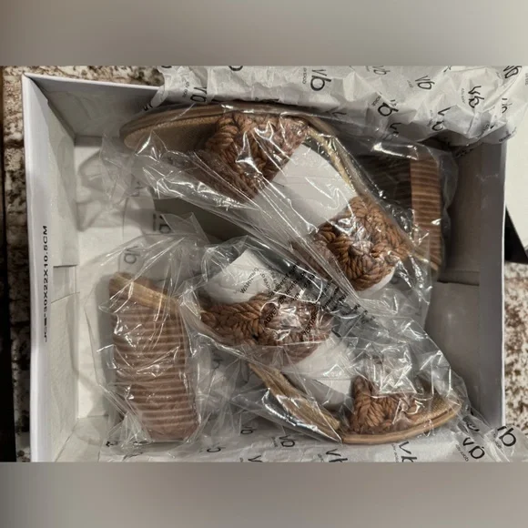 Dolce Vita Heels 🤎 - Picture 2 of 10